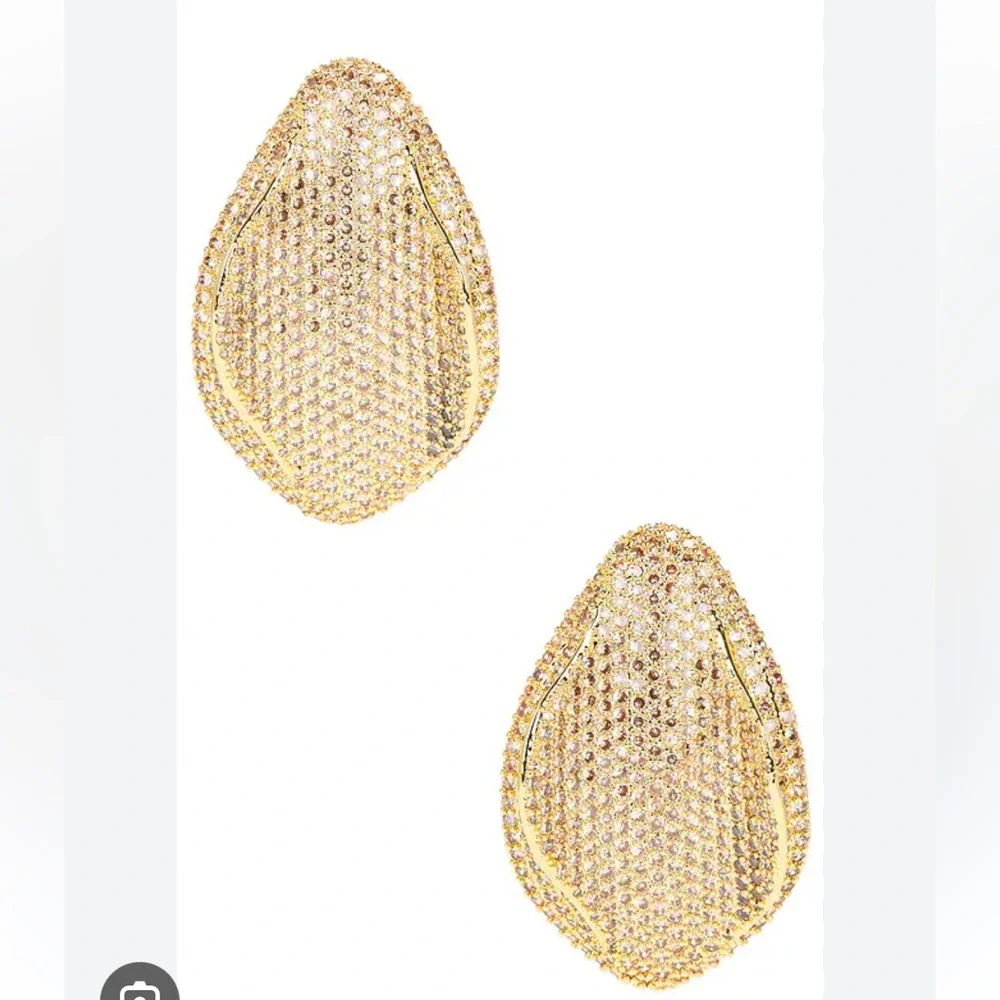 NEW NIB Cult Gaia Erin Earring in Sand Dollar - Picture 2 of 5